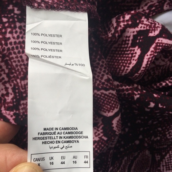 Addition Elle NWT XL 40" Chest Burgundy Snakeskin Print Sleeveless V-neck Blouse - Picture 8 of 11